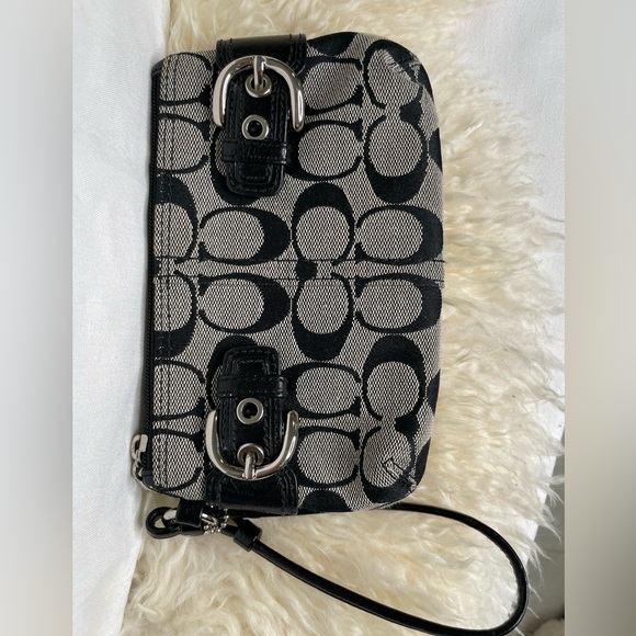 Coach Black Signature Buckle Wristlet - Picture 2 of 6
